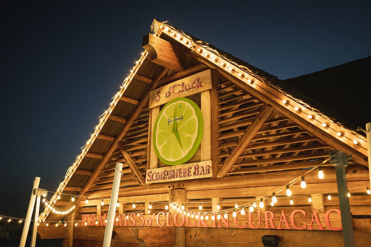 5 o'Clock Somewhere Bar & Grill