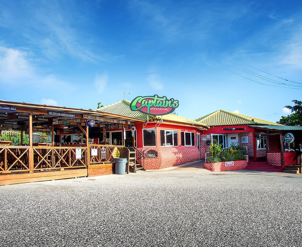 Captain's Sports Bar & Grill