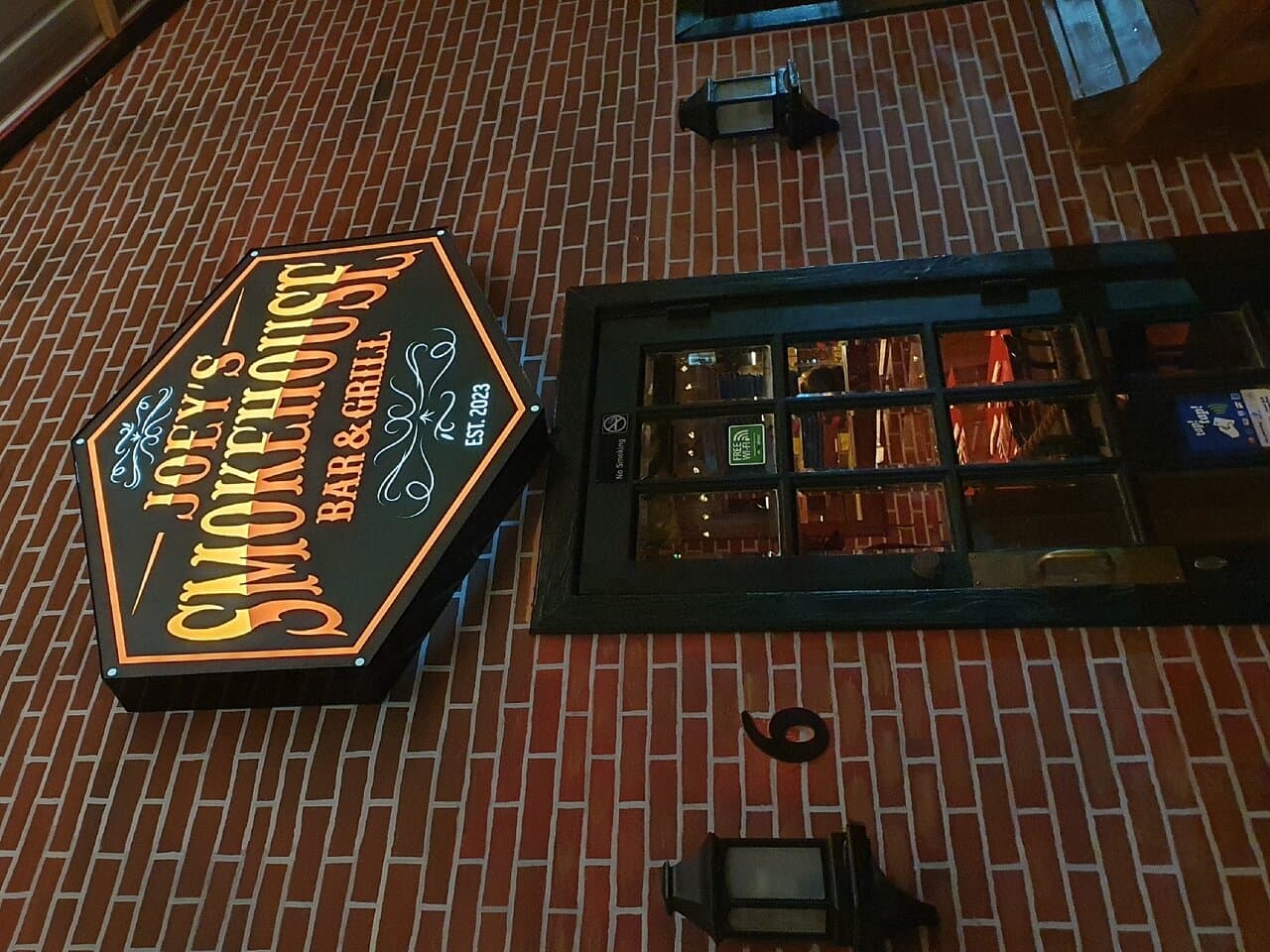 Joey's Smokehouse Bar & Grill