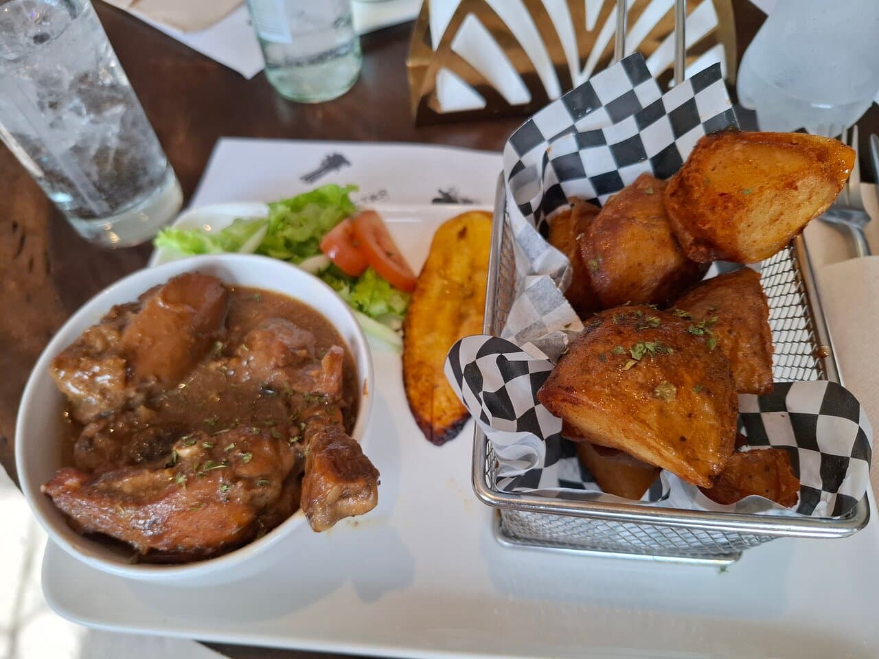 Local Star Bar and Restaurant