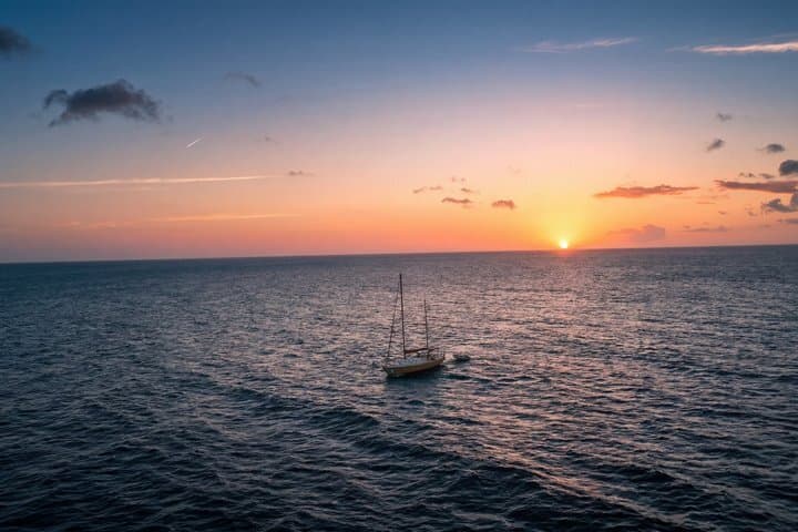 Private cruise sunset & tasting local products